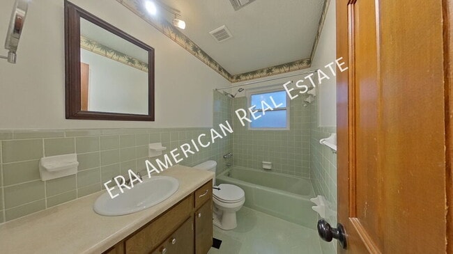 Building Photo - 6 Poquito Rd