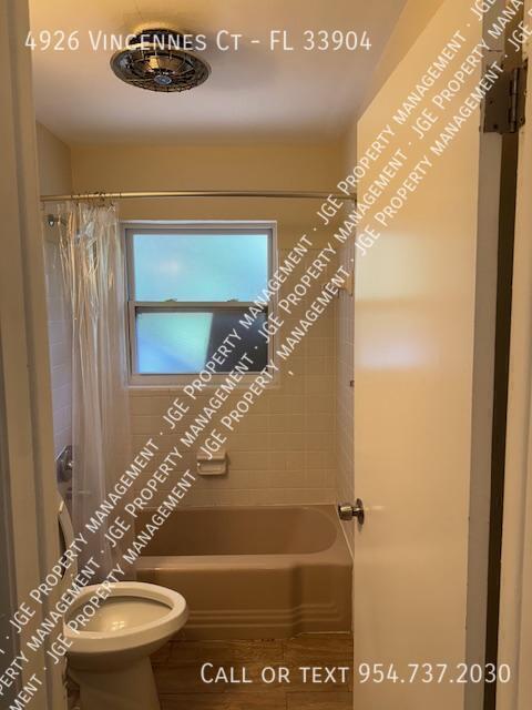 Building Photo - 4926 Vincennes Ct