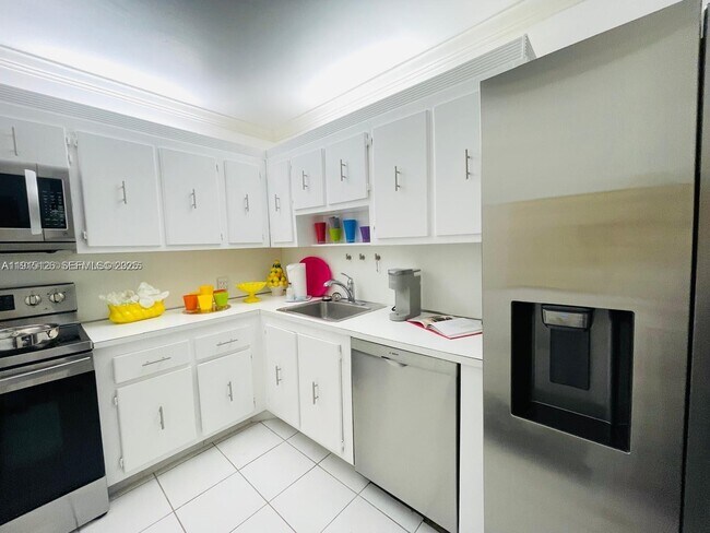 Building Photo - 20301 W Country Club Dr