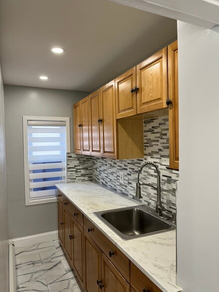 Building Photo - 114 Tenney St