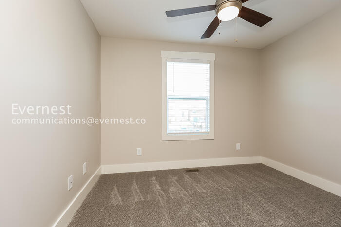 Building Photo - 220 Croleywood Ln