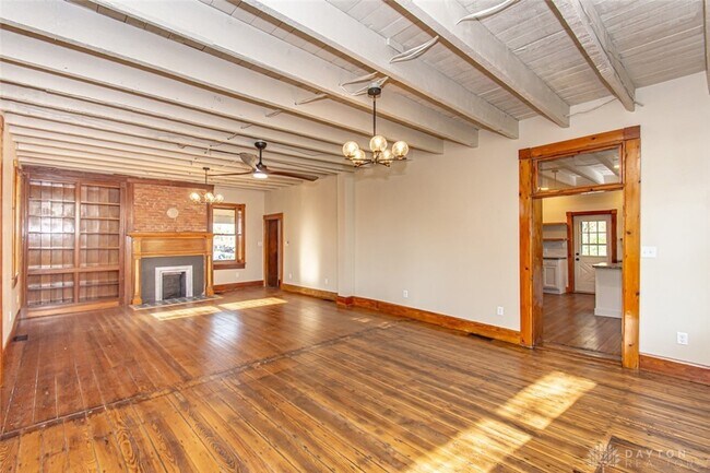 Building Photo - 117 Montgomery Ave