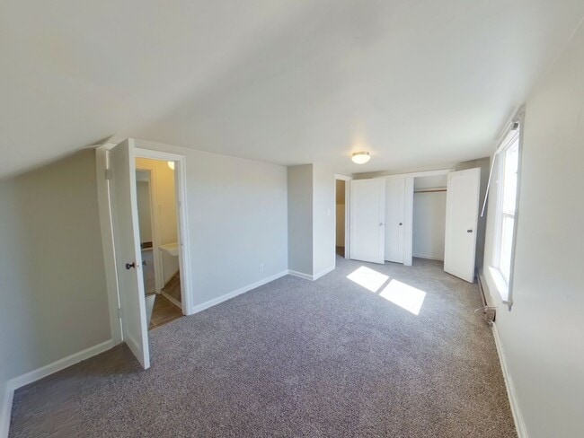 Building Photo - Updated 4 bedroom in South Eugene