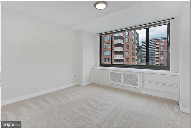 Building Photo - Charming & Spacious One Bedroom at River Place South