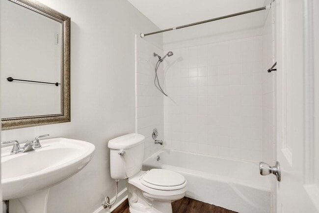 Building Photo - Fall Special - 1/2 off first month's rent!