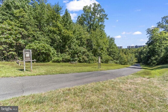 Building Photo - 6385 Levtov Landing