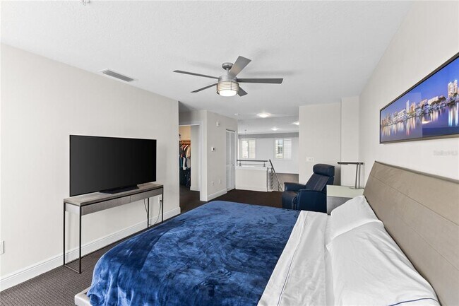 Building Photo - 800 N Tamiami Trl
