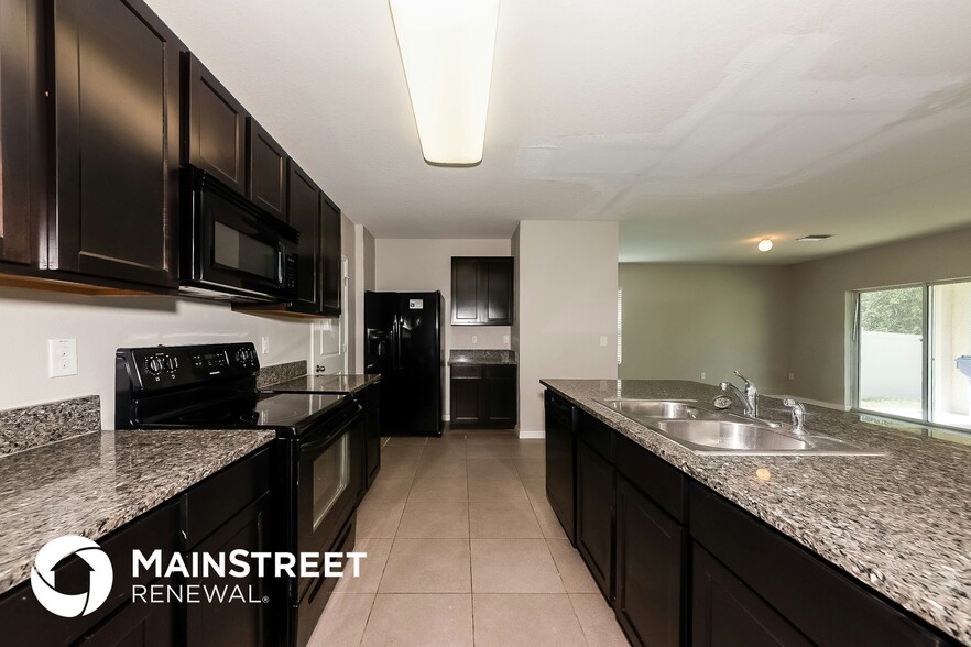 Building Photo - 5012 San Palermo Dr