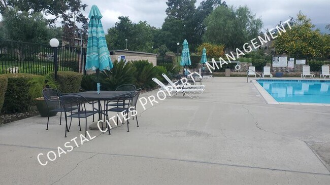 Building Photo - 1696 Carmel Cir E