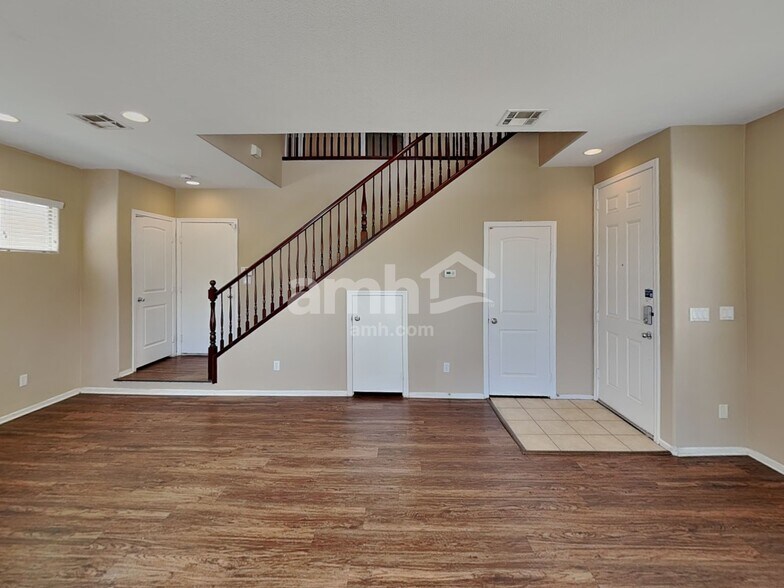 Building Photo - 5516 Stelle Amore St