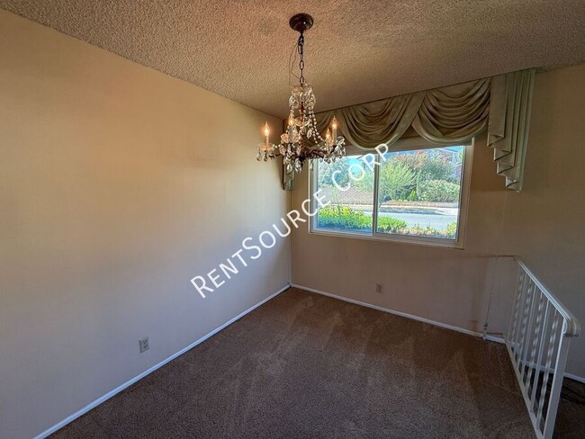 Building Photo - 39642 Country Club Dr