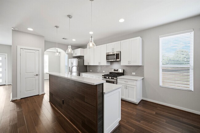 Building Photo - 605 Dumble St