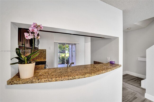 Building Photo - 16607 Hemingway Dr