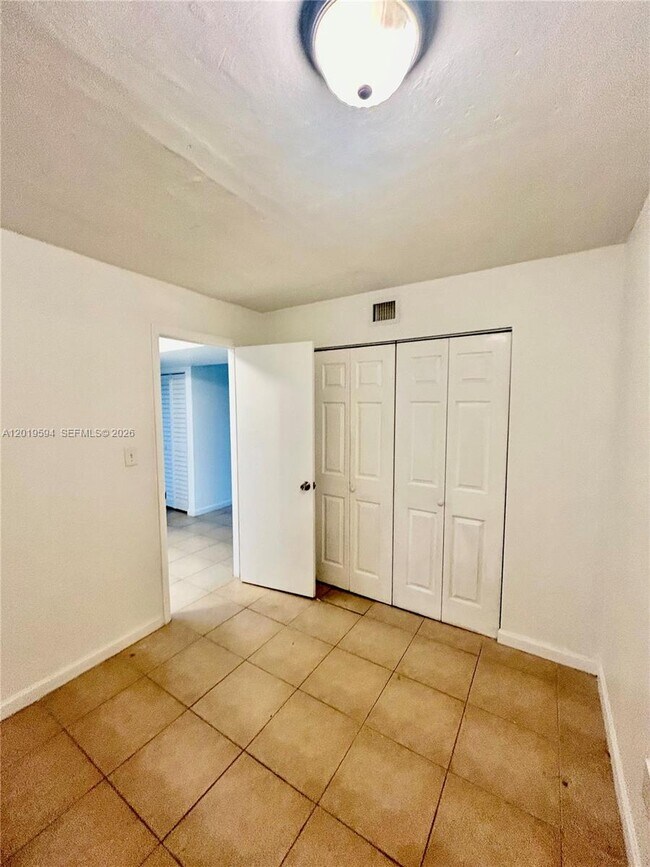 Building Photo - 9375 Fontainebleau Blvd