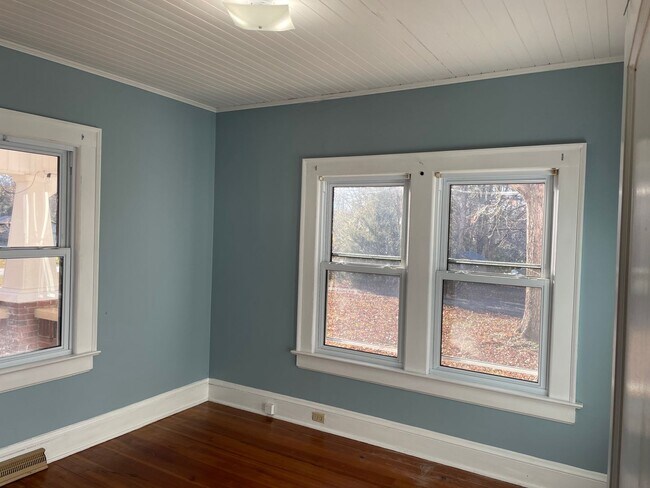 Building Photo - 4-5 bedroom home in Franklinville