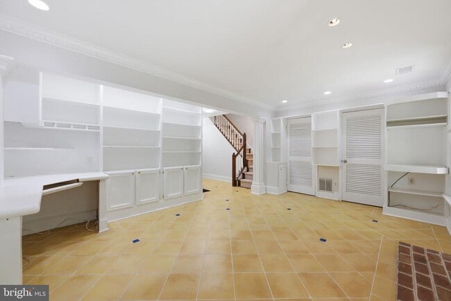 Building Photo - 2009 Gervais Dr