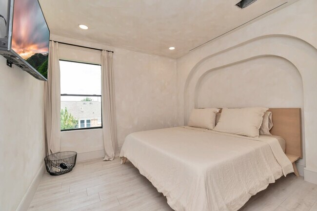 Building Photo - 2683 Blodgett St