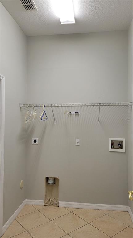 Building Photo - 421 Holly Fern Trl