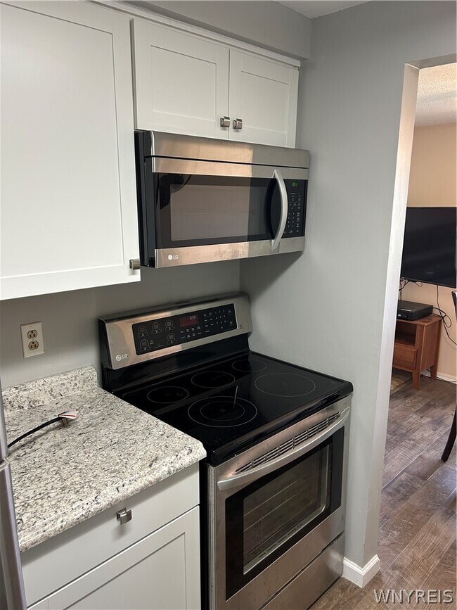 Building Photo - 307 Cayuga Rd