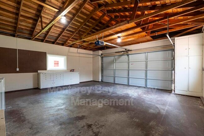 Building Photo - 2937 Lupin Ln