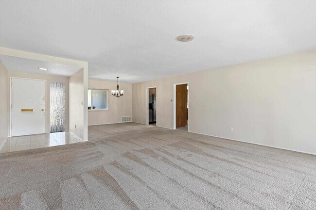 Building Photo - 1304 San Julian Dr