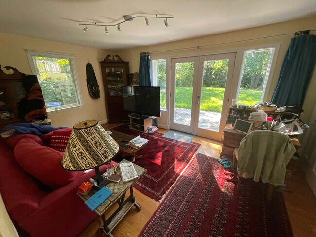 Building Photo - 2354 King Pl NW