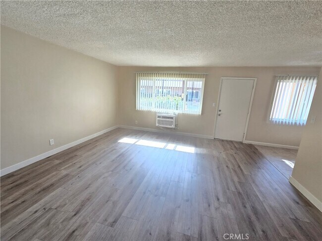 Building Photo - 811 Orchid Ct