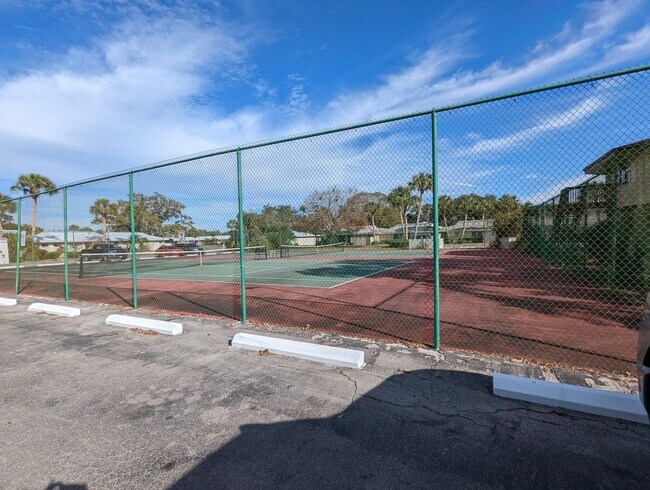 Building Photo - 11316 W Bayshore Dr