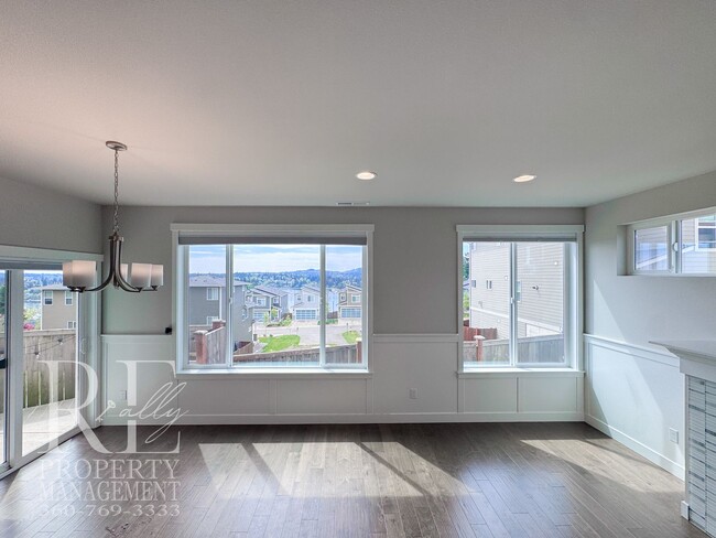 Building Photo - Modern 3-Story Bremerton Home with Water Views on Every Level