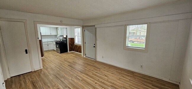 Building Photo - COMING SOON! 2 Bedroom House!!