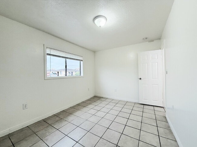 Building Photo - 14041 Orizaba Ave