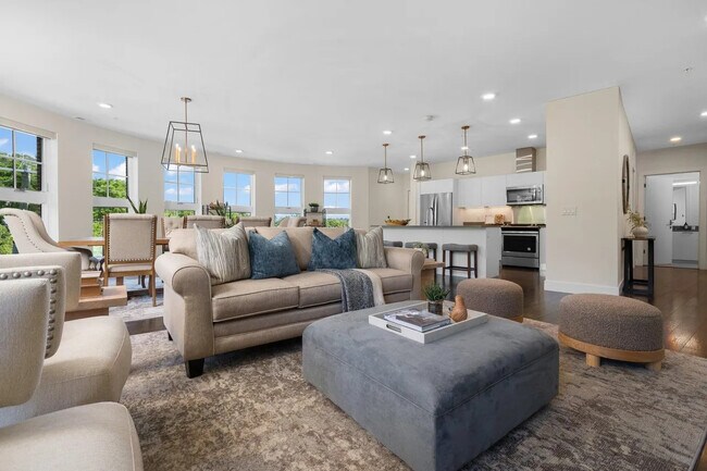 Building Photo - 218 W Kingsley St