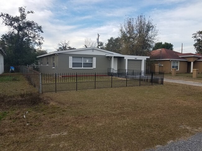 Primary Photo - 6809 E North Bay St