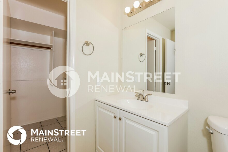 Building Photo - 4544 E Garnet Ave