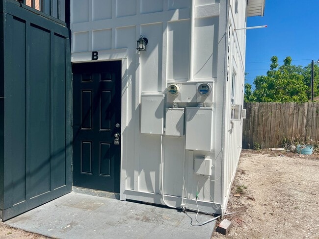 Building Photo - 5328 24th St Ct E