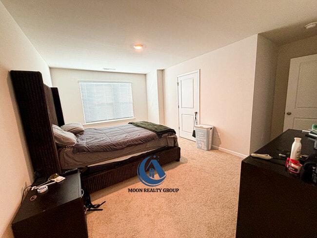 Building Photo - 119 Seymour Vlg Dr