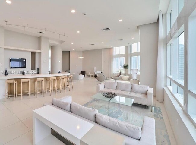 Building Photo - 1900 N Bayshore Dr