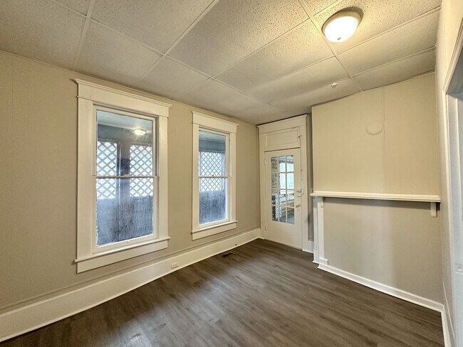 Building Photo - 811 17th St SW