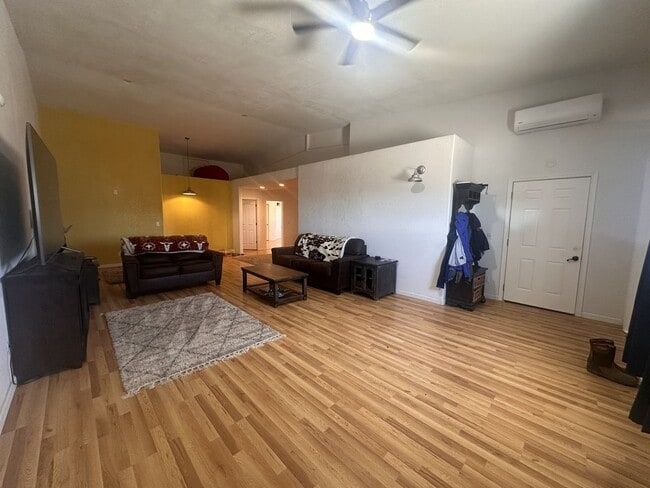 Building Photo - 469-922 Eternal Spring Way