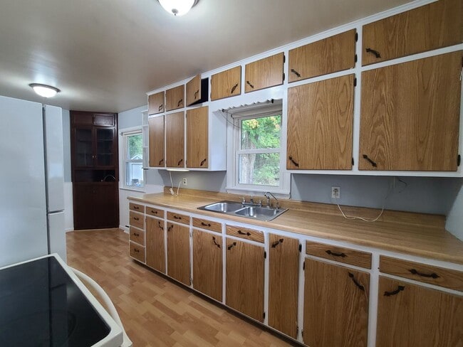 Building Photo - Newly Updated 3-Bedroom, 1-Bathroom Home in Benton Harbor