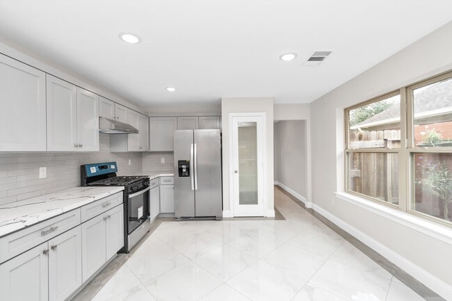 Building Photo - 3523 Colleen Woods Cir