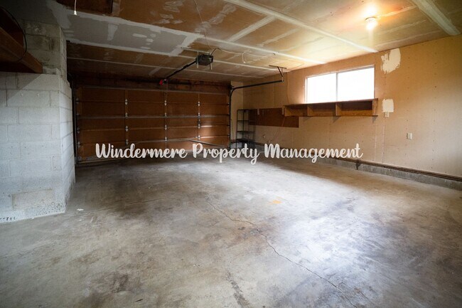 Building Photo - Charming and Bright 3 bed in Heart of Gig Harbor!