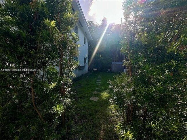 Building Photo - 1135 101st St