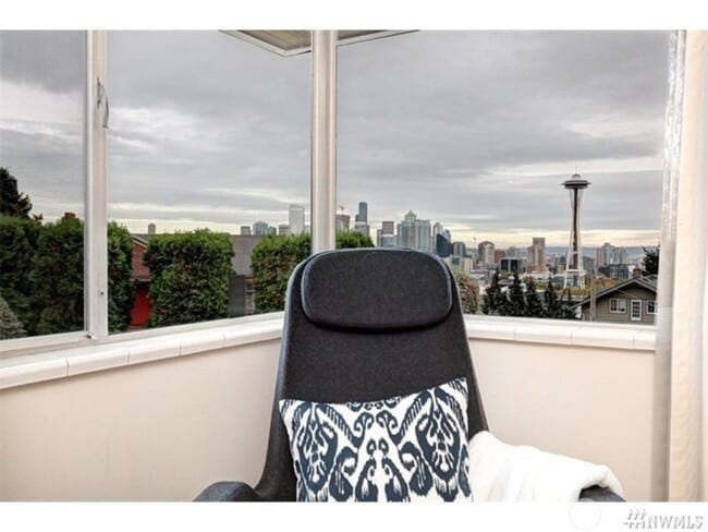Building Photo - 3Bd/1.75Ba Seattle House