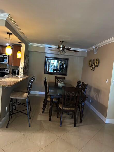 Dining room - 225 Deer Creek Blvd