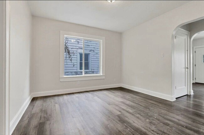 Building Photo - 1364 S Champion Ave