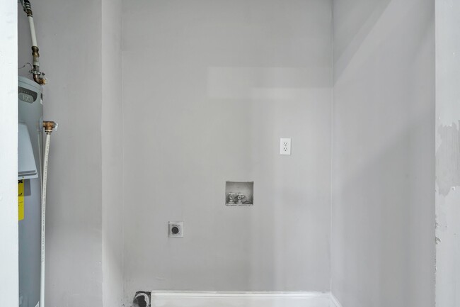 Building Photo - 4405 Grand Ave