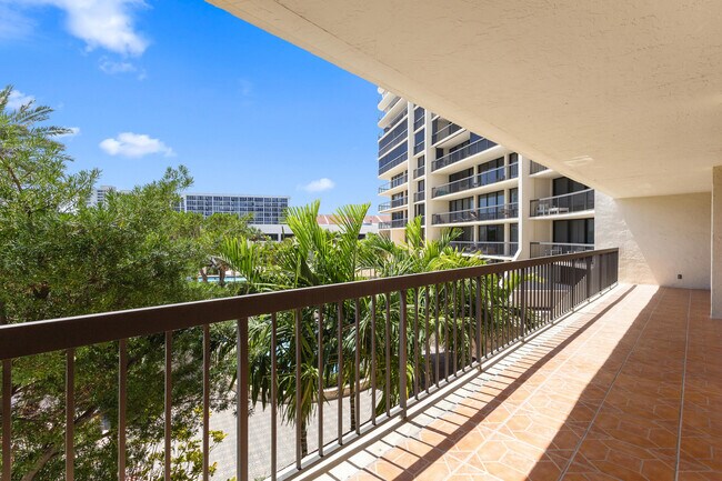 Building Photo - 4740 S Ocean Blvd