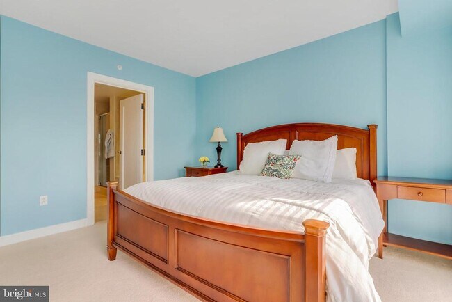 Building Photo - 1111 19th St N