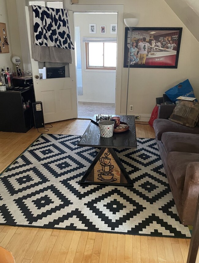 Building Photo - 3114 N Newhall St